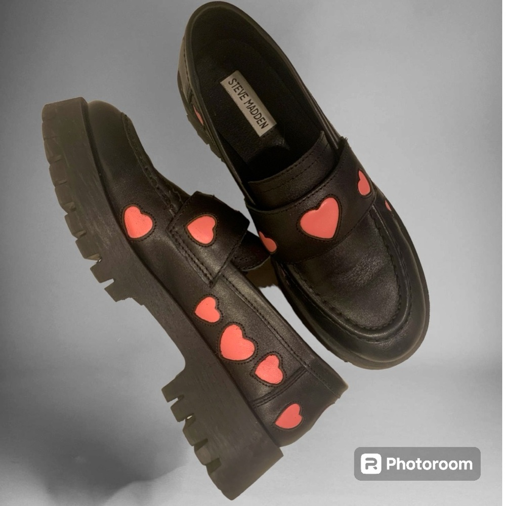 Steve Madden Lawrence H Chunky Loafers SZ 8 Black with Pink Hearts 💕